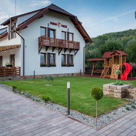 プライド Farkas Panzio Bed & Breakfast エクステリア 写真