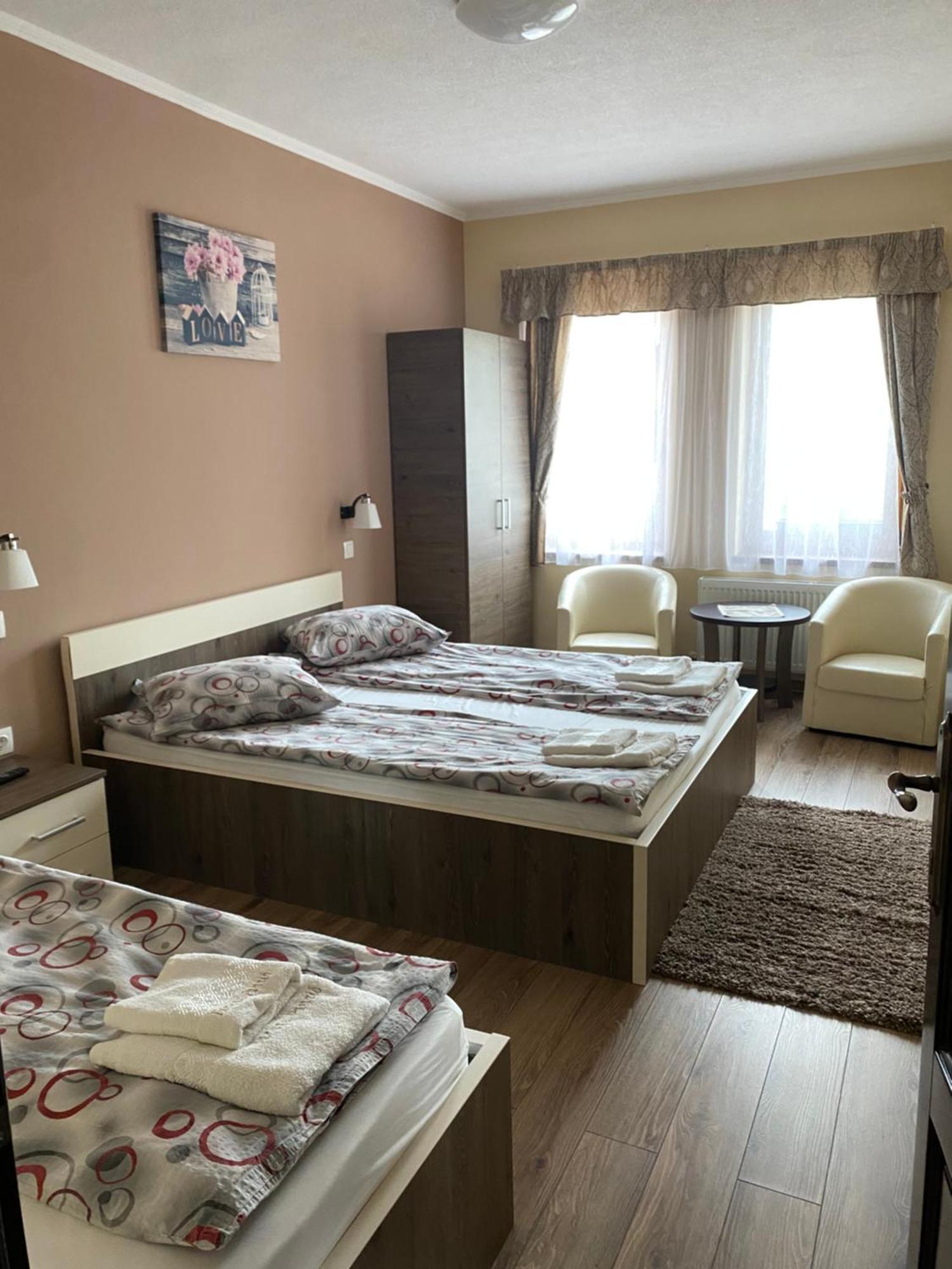 プライド Farkas Panzio Bed & Breakfast エクステリア 写真