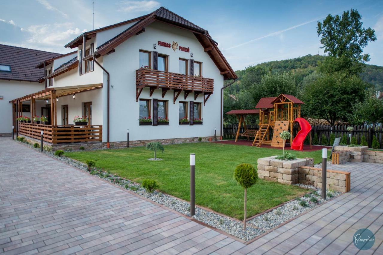 プライド Farkas Panzio Bed & Breakfast エクステリア 写真